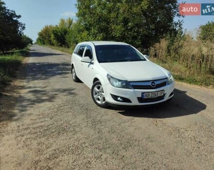 Опель Астра 2011 у Тульчине на Automoto.ua Білий Опель Астра, об'ємом двигуна 1.69 л та пробігом 281 тис. км за 5800 $, фото 1 на Automoto.ua