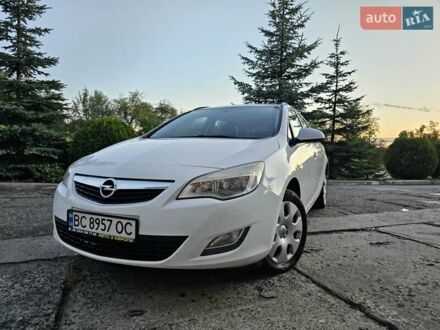 Опель Астра 2012 в Новый Роздол на Automoto.ua Белый Опель Астра, объемом двигателя 1.7 л и пробегом 252 тыс. км за 6500 $, фото 1 на Automoto.ua