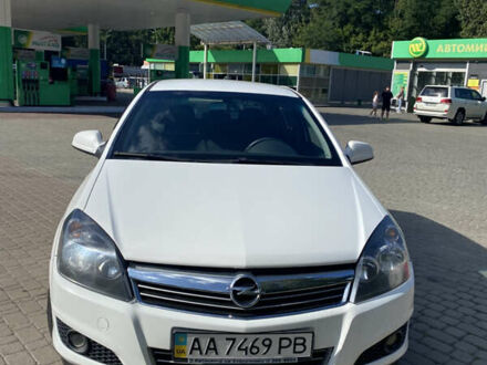 Опель Астра 2012 у Києві на Automoto.ua Білий Опель Астра, об'ємом двигуна 1.6 л та пробігом 180 тис. км за 10000 $, фото 1 на Automoto.ua
