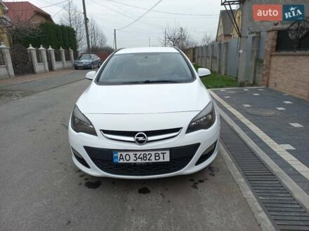 Опель Астра 2014 в Ужгороде на Automoto.ua Белый Опель Астра, объемом двигателя 1.69 л и пробегом 280 тыс. км за 7500 $, фото 1 на Automoto.ua