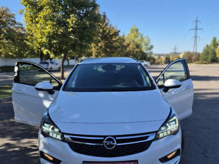 Белый Опель Астра, объемом двигателя 1.6 л и пробегом 199 тыс. км за 10999 $, фото 1 на Automoto.ua