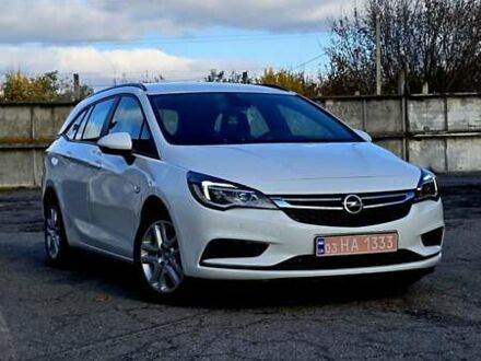 Белый Опель Астра, объемом двигателя 1.6 л и пробегом 132 тыс. км за 12000 $, фото 1 на Automoto.ua