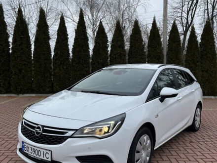 Опель Астра 2019 в Хмельницком на Automoto.ua Белый Опель Астра, объемом двигателя 1.6 л и пробегом 129 тыс. км за 10500 $, фото 1 на Automoto.ua