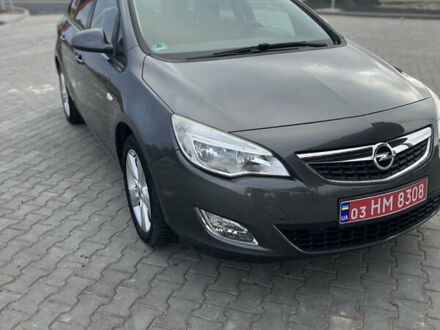 Опель Астра 2011 в Владимир-Волынский на Automoto.ua Бежевый Опель Астра, объемом двигателя 0 л и пробегом 140 тыс. км за 8000 $, фото 1 на Automoto.ua