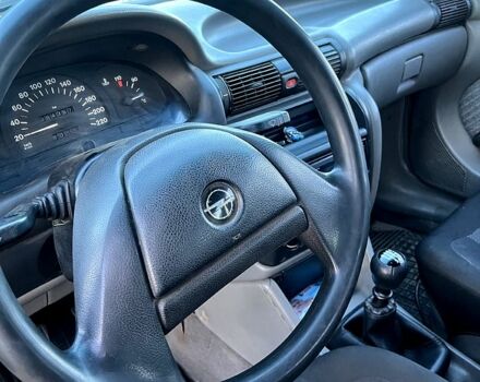 Черный Опель Астра, объемом двигателя 1.4 л и пробегом 379 тыс. км за 1200 $, фото 11 на Automoto.ua