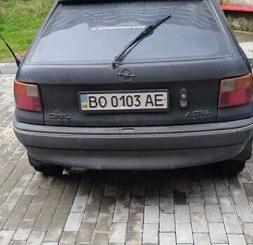 Черный Опель Астра, объемом двигателя 1.4 л и пробегом 256 тыс. км за 1450 $, фото 7 на Automoto.ua