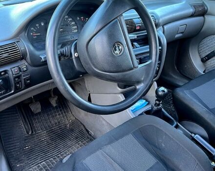 Черный Опель Астра, объемом двигателя 1.4 л и пробегом 379 тыс. км за 1200 $, фото 10 на Automoto.ua