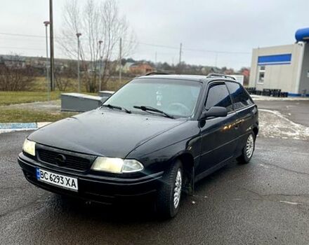 Чорний Опель Астра, об'ємом двигуна 1.6 л та пробігом 300 тис. км за 1200 $, фото 1 на Automoto.ua