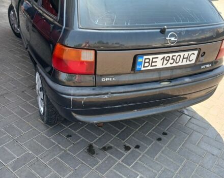 Черный Опель Астра, объемом двигателя 1.4 л и пробегом 280 тыс. км за 1100 $, фото 2 на Automoto.ua