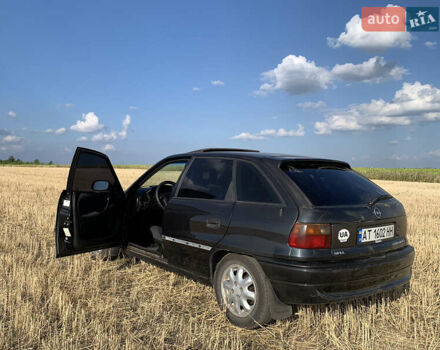 Черный Опель Астра, объемом двигателя 1.6 л и пробегом 340 тыс. км за 2300 $, фото 2 на Automoto.ua