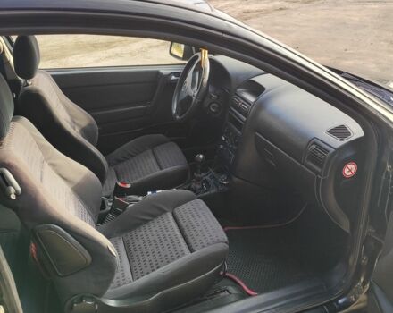 Черный Опель Астра, объемом двигателя 2 л и пробегом 299 тыс. км за 2141 $, фото 5 на Automoto.ua