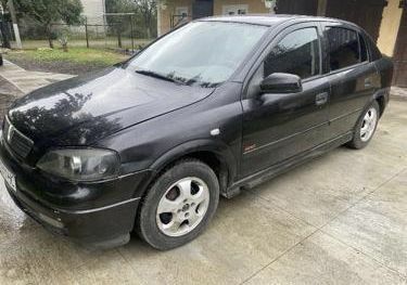 Черный Опель Астра, объемом двигателя 1.8 л и пробегом 230 тыс. км за 2400 $, фото 1 на Automoto.ua