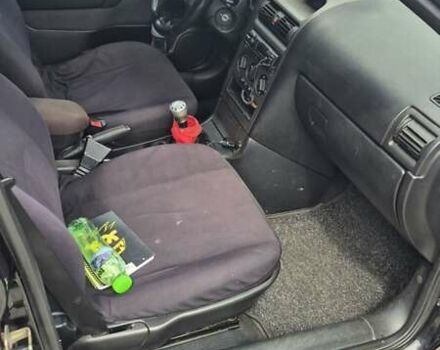 Черный Опель Астра, объемом двигателя 1.7 л и пробегом 296 тыс. км за 3600 $, фото 4 на Automoto.ua