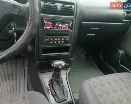 Черный Опель Астра, объемом двигателя 1.6 л и пробегом 240 тыс. км за 3589 $, фото 109 на Automoto.ua