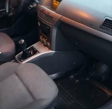 Черный Опель Астра, объемом двигателя 1.4 л и пробегом 300 тыс. км за 3350 $, фото 9 на Automoto.ua