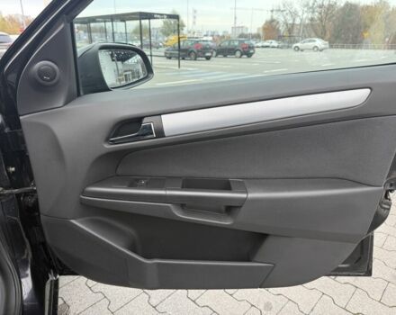 Черный Опель Астра, объемом двигателя 1.6 л и пробегом 265 тыс. км за 2000 $, фото 9 на Automoto.ua