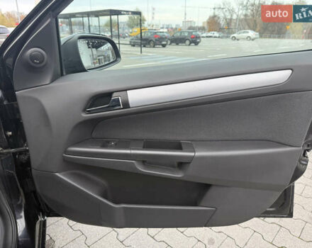 Чорний Опель Астра, об'ємом двигуна 1.6 л та пробігом 265 тис. км за 2000 $, фото 10 на Automoto.ua