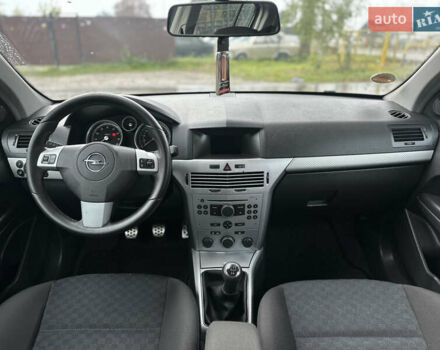 Черный Опель Астра, объемом двигателя 1.4 л и пробегом 212 тыс. км за 5200 $, фото 49 на Automoto.ua