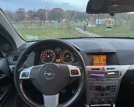 Черный Опель Астра, объемом двигателя 1.8 л и пробегом 219 тыс. км за 3700 $, фото 11 на Automoto.ua