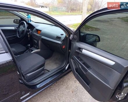 Черный Опель Астра, объемом двигателя 1.6 л и пробегом 301 тыс. км за 4000 $, фото 6 на Automoto.ua