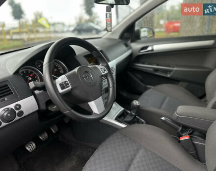 Черный Опель Астра, объемом двигателя 1.4 л и пробегом 212 тыс. км за 5200 $, фото 24 на Automoto.ua