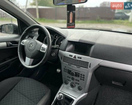 Черный Опель Астра, объемом двигателя 1.4 л и пробегом 212 тыс. км за 5200 $, фото 46 на Automoto.ua