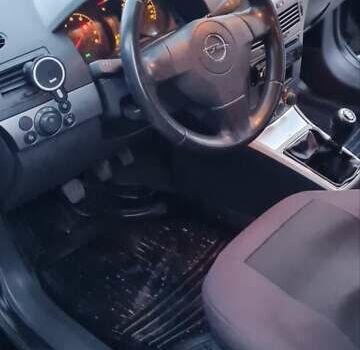 Черный Опель Астра, объемом двигателя 1.4 л и пробегом 300 тыс. км за 3350 $, фото 8 на Automoto.ua