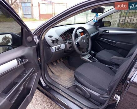 Черный Опель Астра, объемом двигателя 1.6 л и пробегом 301 тыс. км за 4000 $, фото 4 на Automoto.ua