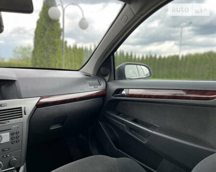 Черный Опель Астра, объемом двигателя 1.6 л и пробегом 300 тыс. км за 4700 $, фото 13 на Automoto.ua