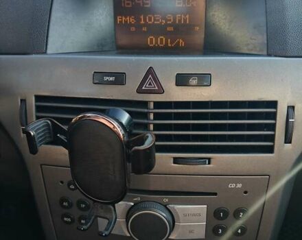 Черный Опель Астра, объемом двигателя 1.6 л и пробегом 271 тыс. км за 4500 $, фото 8 на Automoto.ua