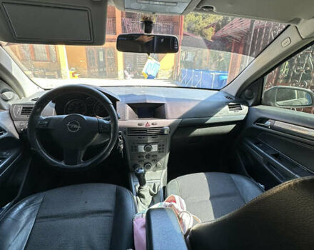 Черный Опель Астра, объемом двигателя 1.7 л и пробегом 280 тыс. км за 3800 $, фото 5 на Automoto.ua
