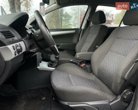 Черный Опель Астра, объемом двигателя 1.4 л и пробегом 212 тыс. км за 5200 $, фото 25 на Automoto.ua