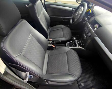 Черный Опель Астра, объемом двигателя 1.6 л и пробегом 228 тыс. км за 4300 $, фото 3 на Automoto.ua