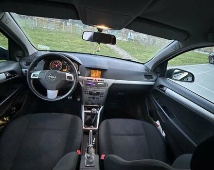 Черный Опель Астра, объемом двигателя 1.8 л и пробегом 219 тыс. км за 3700 $, фото 12 на Automoto.ua