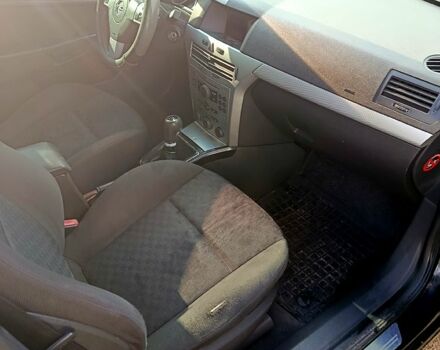 Черный Опель Астра, объемом двигателя 1.7 л и пробегом 200 тыс. км за 4200 $, фото 1 на Automoto.ua