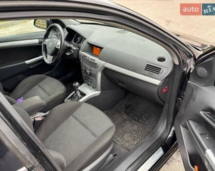 Черный Опель Астра, объемом двигателя 1.8 л и пробегом 184 тыс. км за 4800 $, фото 12 на Automoto.ua