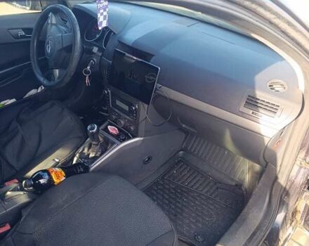 Черный Опель Астра, объемом двигателя 1.4 л и пробегом 250 тыс. км за 4000 $, фото 6 на Automoto.ua