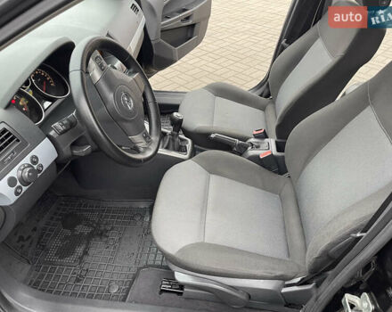 Черный Опель Астра, объемом двигателя 1.8 л и пробегом 227 тыс. км за 4900 $, фото 10 на Automoto.ua