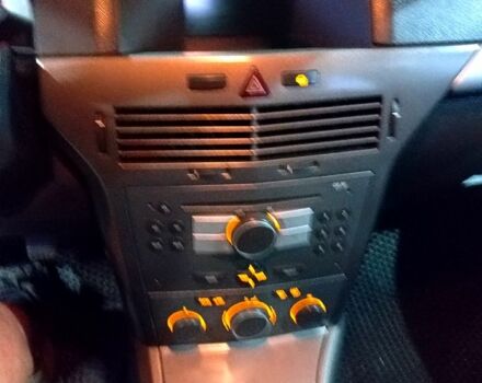 Черный Опель Астра, объемом двигателя 1.6 л и пробегом 203 тыс. км за 5200 $, фото 5 на Automoto.ua