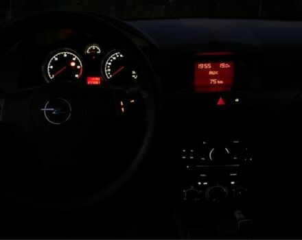 Черный Опель Астра, объемом двигателя 1.7 л и пробегом 300 тыс. км за 3500 $, фото 6 на Automoto.ua