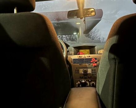 Черный Опель Астра, объемом двигателя 1.6 л и пробегом 258 тыс. км за 4300 $, фото 1 на Automoto.ua