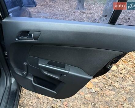 Чорний Опель Астра, об'ємом двигуна 1.6 л та пробігом 350 тис. км за 3940 $, фото 17 на Automoto.ua