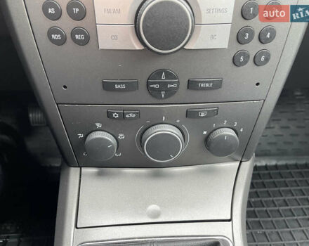 Черный Опель Астра, объемом двигателя 1.8 л и пробегом 227 тыс. км за 4900 $, фото 26 на Automoto.ua