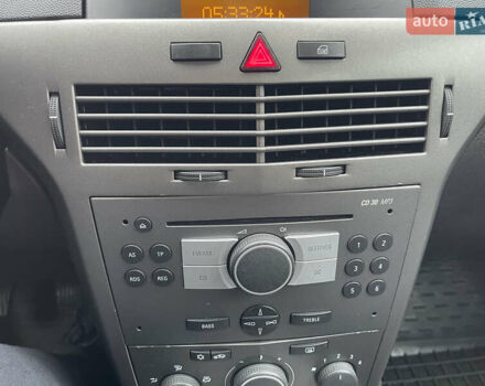 Черный Опель Астра, объемом двигателя 1.8 л и пробегом 227 тыс. км за 4900 $, фото 25 на Automoto.ua