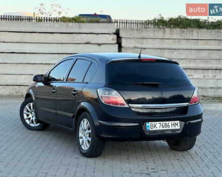 Черный Опель Астра, объемом двигателя 1.6 л и пробегом 280 тыс. км за 4000 $, фото 4 на Automoto.ua