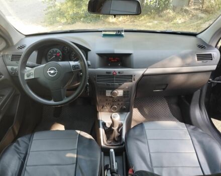 Черный Опель Астра, объемом двигателя 1.6 л и пробегом 265 тыс. км за 3999 $, фото 6 на Automoto.ua