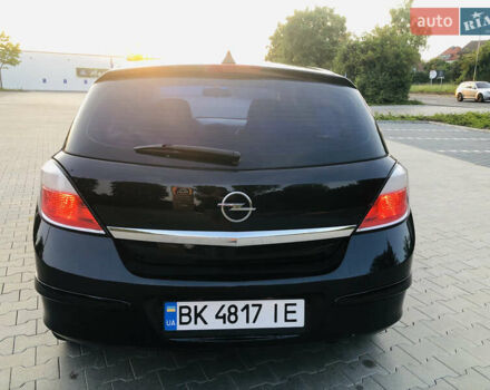 Черный Опель Астра, объемом двигателя 1.8 л и пробегом 375 тыс. км за 5100 $, фото 14 на Automoto.ua