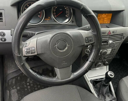 Черный Опель Астра, объемом двигателя 1.6 л и пробегом 225 тыс. км за 3200 $, фото 4 на Automoto.ua