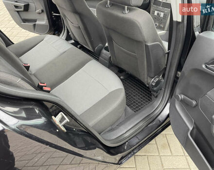 Черный Опель Астра, объемом двигателя 1.8 л и пробегом 227 тыс. км за 4900 $, фото 16 на Automoto.ua