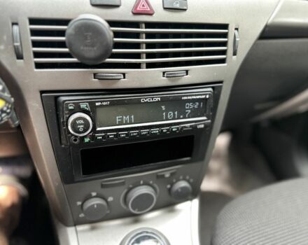 Черный Опель Астра, объемом двигателя 1.4 л и пробегом 220 тыс. км за 3900 $, фото 6 на Automoto.ua